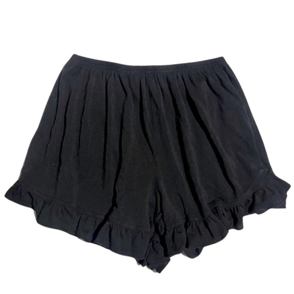 SO NIKKI • Black Ruffled Shorts - Picture 1 of 4